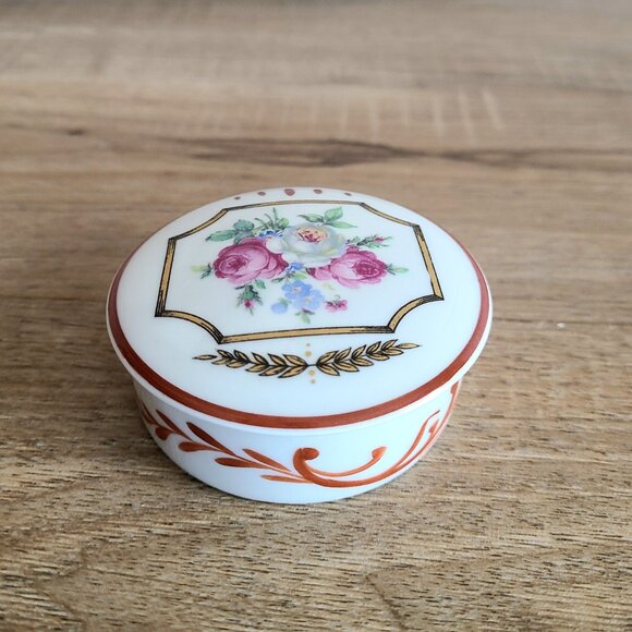 Vintage Limoges France porcelain round jewelry box with floral design. - Picture 2 of 7